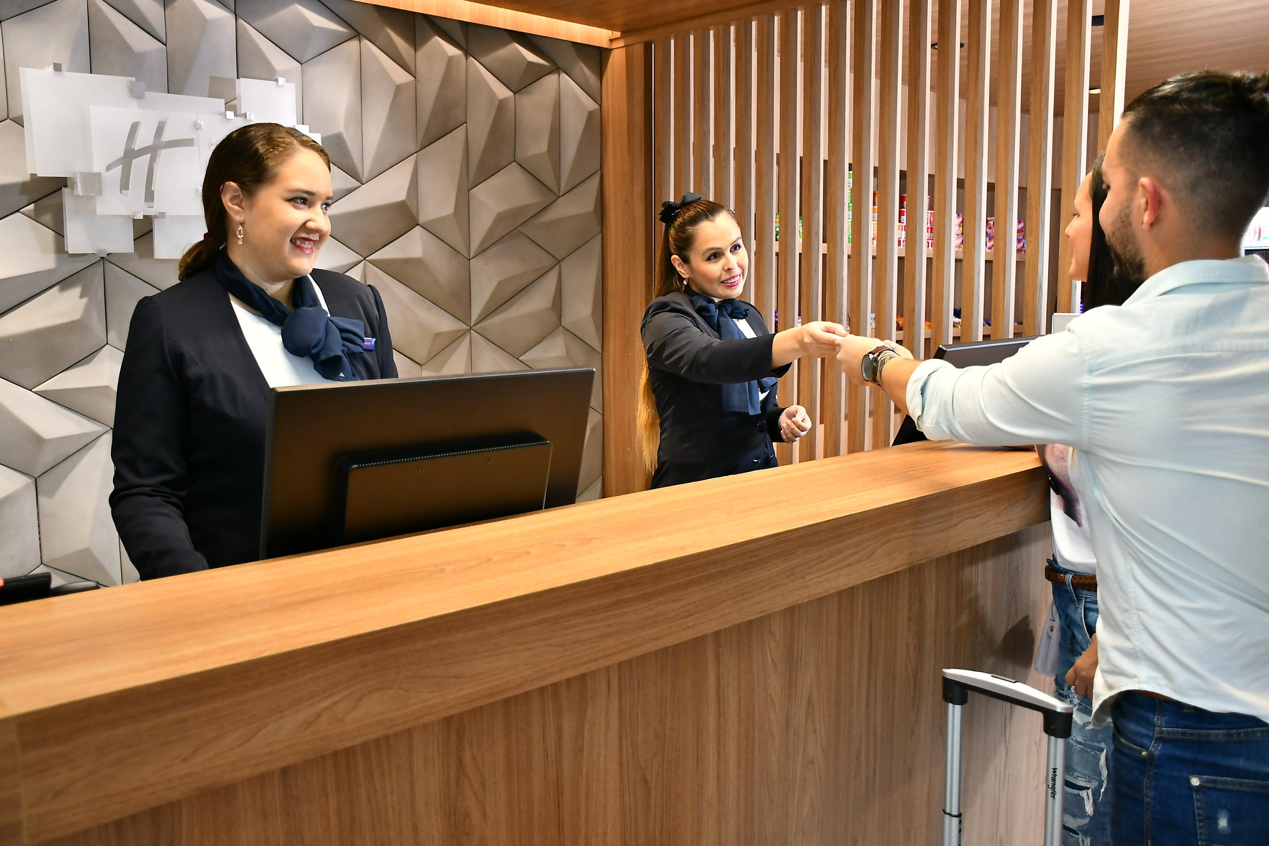 Holiday Inn Express Asuncion Aviadores By Ihg Eksteriør bilde